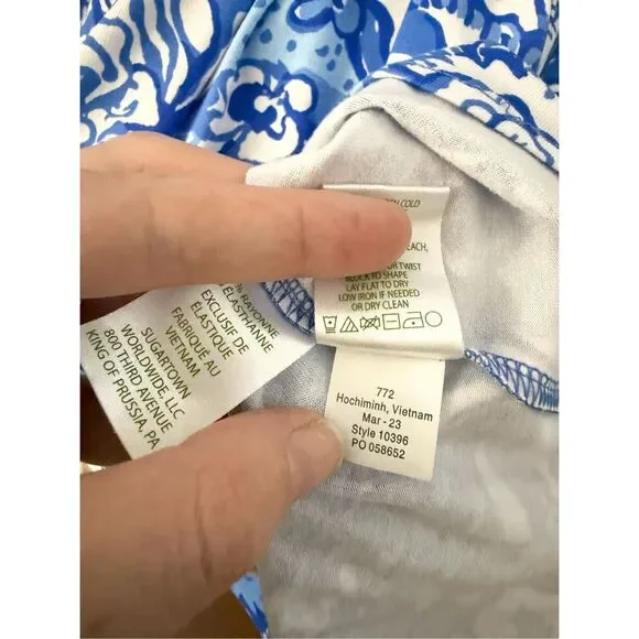 Lilly Pulitzer Blue Tang Flocking Fabulous Floral Rivera Smocked Romper Size Sma - Picture 5 of 5